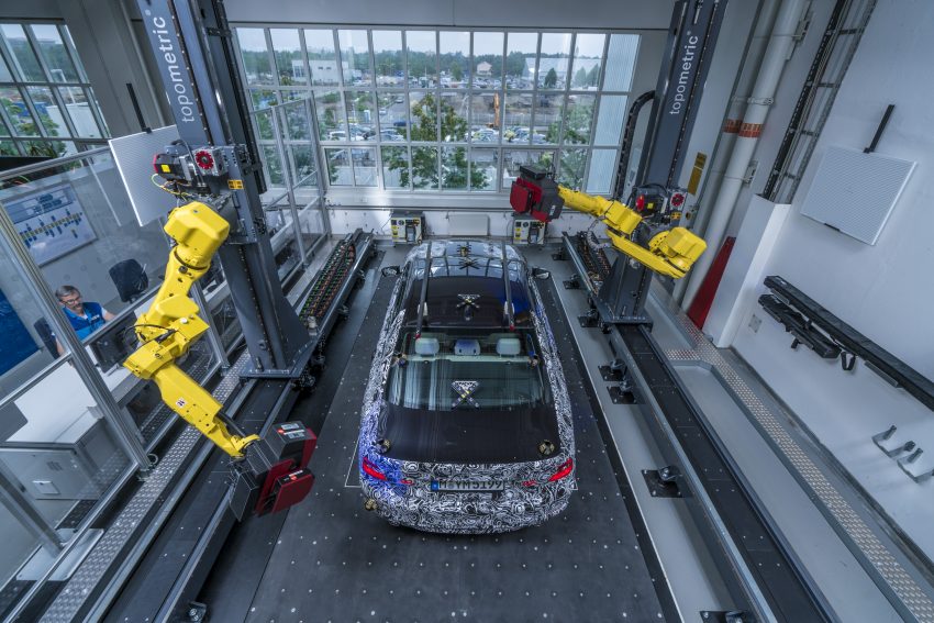 BMW reveals industry-first, fully-automated optical measuring cell – first use for the next-gen 5 Series 527160