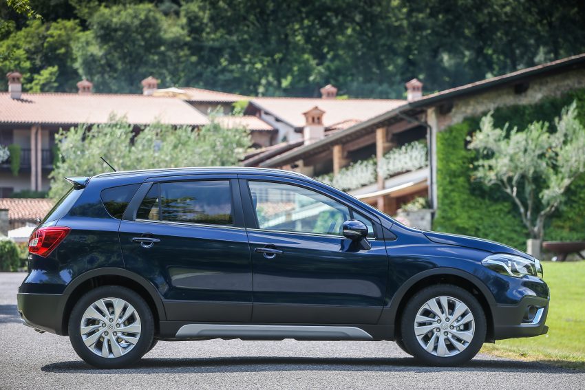 Suzuki S-Cross facelift launched in Italy with turbos 523785