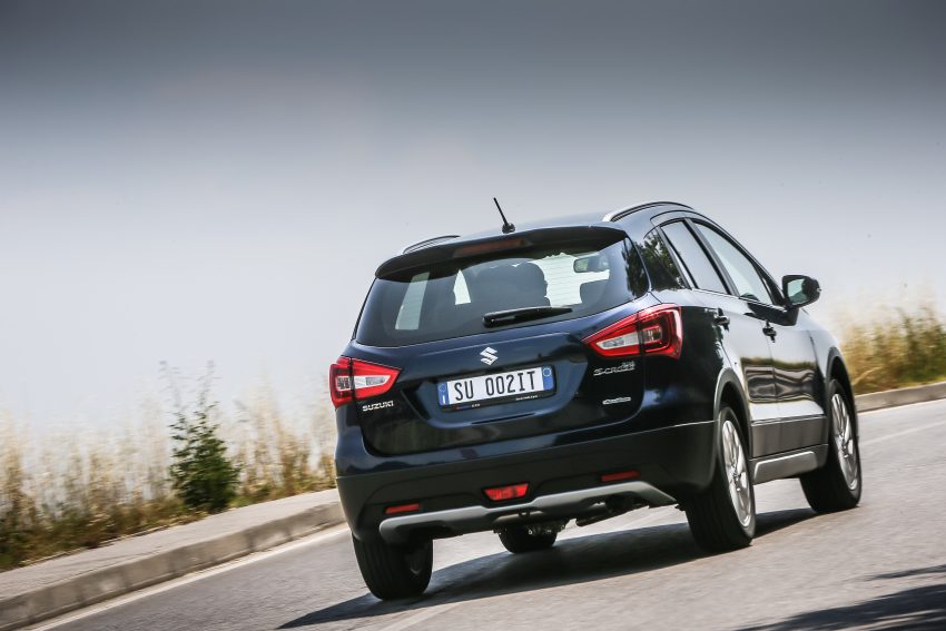 Suzuki S-Cross facelift launched in Italy with turbos 523817
