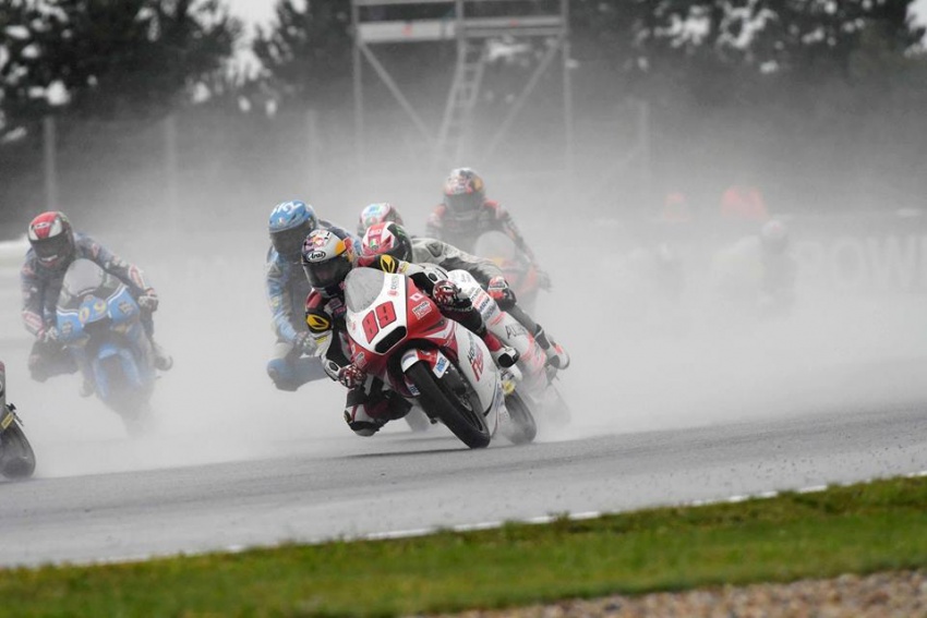 Super KIP crashes out in the wet at Brno Grand Prix 538390