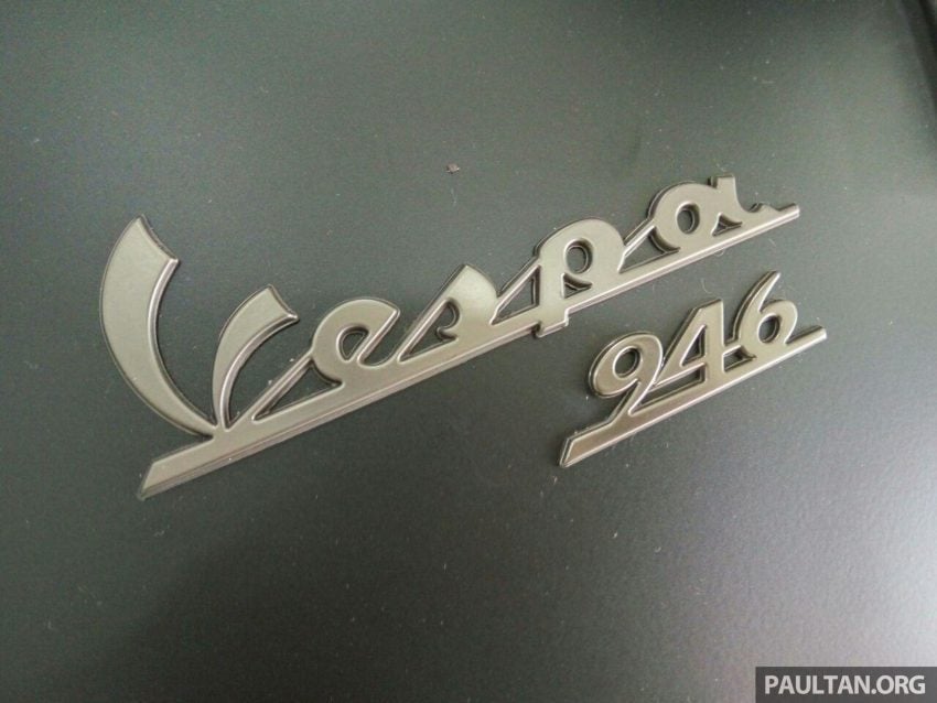 Vespa 946 Emporio Armani 2016 edisi khas kini di Malaysia; 12 unit sahaja, dijual pada harga RM68,551 531976