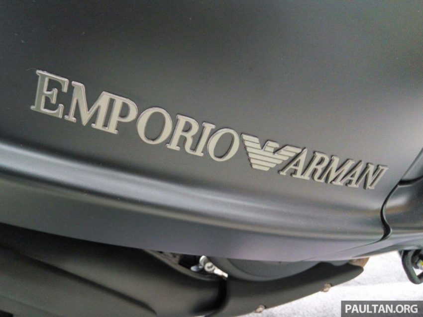 Vespa 946 Emporio Armani 2016 edisi khas kini di Malaysia; 12 unit sahaja, dijual pada harga RM68,551 531977