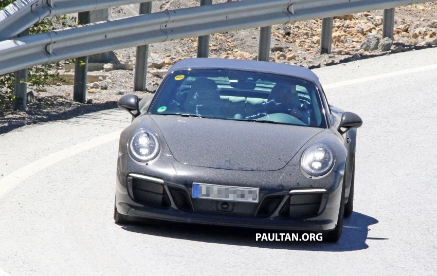 SPYSHOTS: New Porsche 911 Targa GTS seen testing 541481