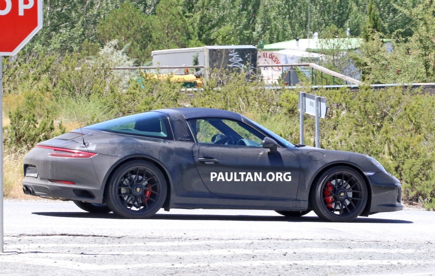 SPYSHOTS: New Porsche 911 Targa GTS seen testing 541484