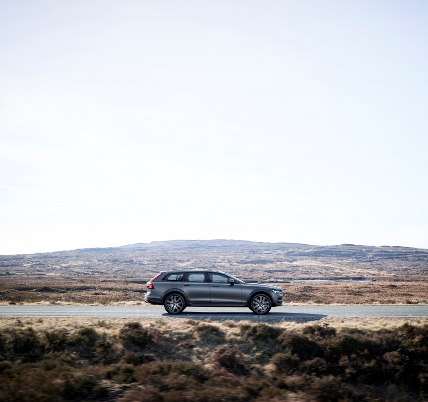 Volvo V90 Cross Country – wagon serba boleh generasi baharu kini diperkenalkan secara rasmi 550055