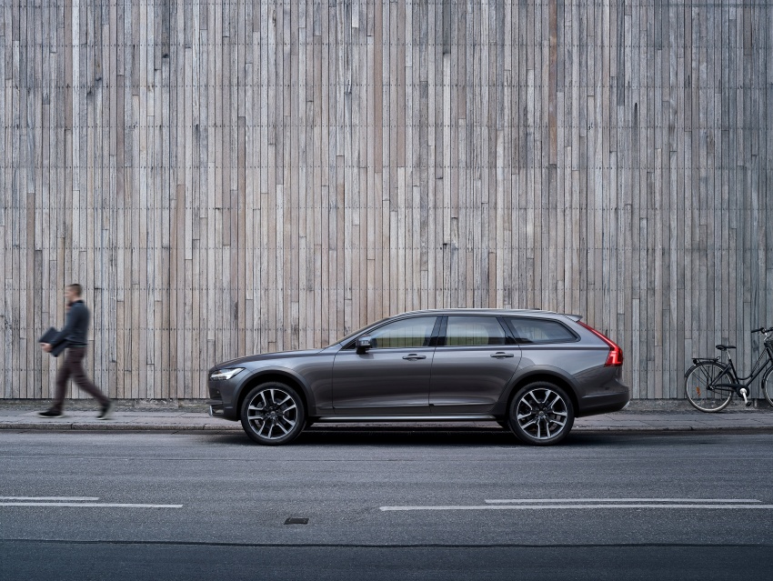 Volvo V90 Cross Country – new off-road wagon debuts 549808