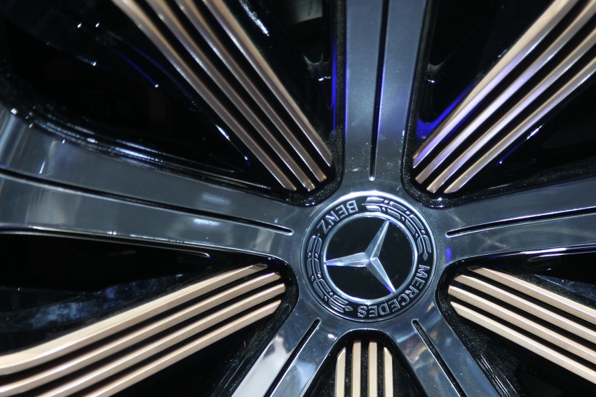 Mercedes-Benz Generation EQ makes debut in Paris 557233