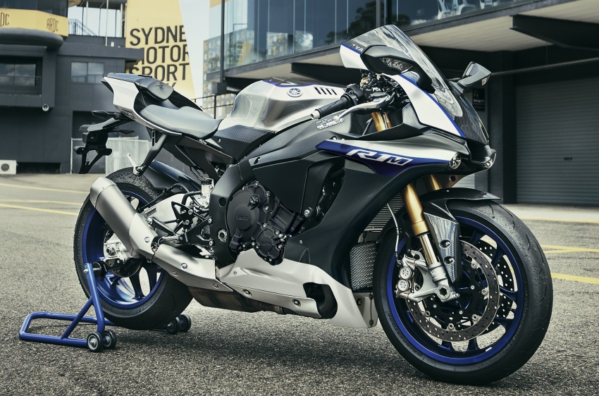 2017 Yamaha YZF-R1M opens for online order in Oct 554717