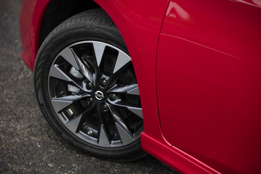 2017 Nissan Sentra SR Turbo – 1.6L DIG-T, 188 hp, 6MT 548554