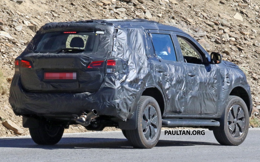 SPIED: Nissan NP300 Navara SUV in production guise 548783