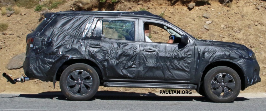 SPIED: Nissan NP300 Navara SUV in production guise 548776