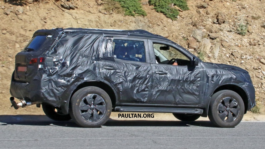 SPIED: Nissan NP300 Navara SUV in production guise 548777