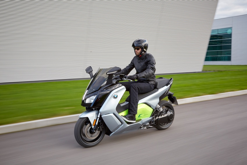 BMW C evolution e-scooter: up to 26 hp, 160 km range 548143