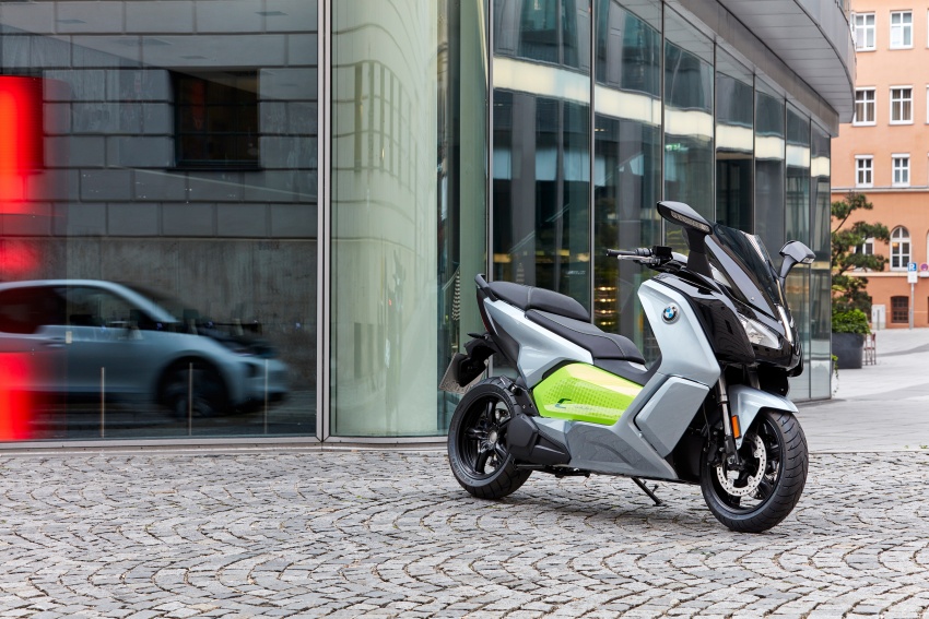 BMW C evolution e-scooter: up to 26 hp, 160 km range 548138