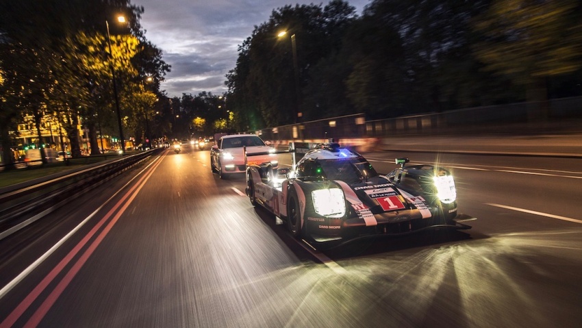 From Le Mans to London – Mark Webber drives the Porsche 919 Hybrid LMP1 in the British capital 554851