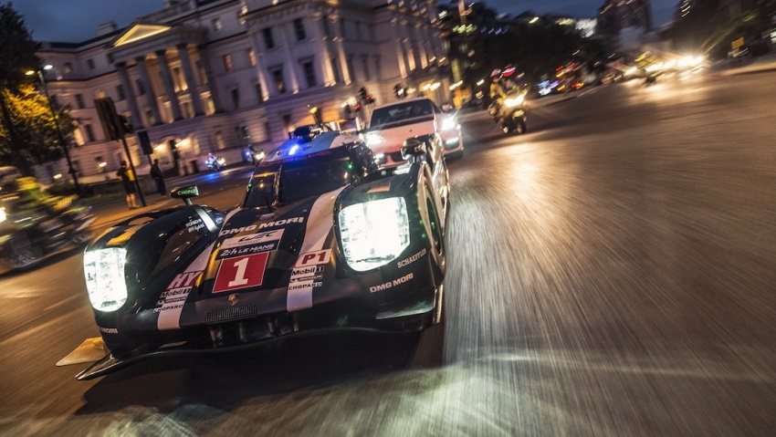 From Le Mans to London – Mark Webber drives the Porsche 919 Hybrid LMP1 in the British capital 554853