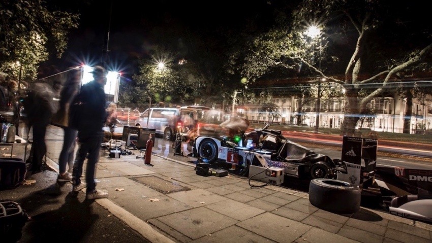From Le Mans to London – Mark Webber drives the Porsche 919 Hybrid LMP1 in the British capital 554857
