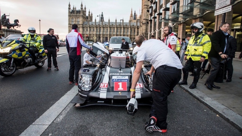 From Le Mans to London – Mark Webber drives the Porsche 919 Hybrid LMP1 in the British capital 554858