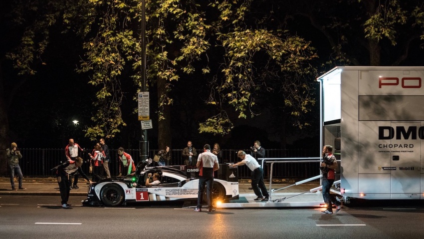 From Le Mans to London – Mark Webber drives the Porsche 919 Hybrid LMP1 in the British capital 554859