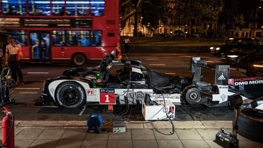 From Le Mans to London – Mark Webber drives the Porsche 919 Hybrid LMP1 in the British capital 554860