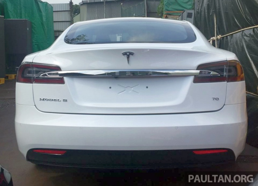 First batch of Tesla Model S on way in to Malaysia – shipment consists of 10 units of the 70 and P90D 553395