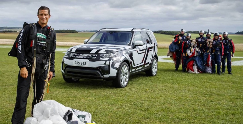 Bear Grylls tests new Land Rover Discovery’s Intelligent Seat Fold technology, from the air 546746