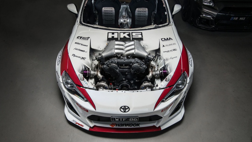 Toyota 86 goes mad, gets 1,000 hp Nissan GT-R engine 542266