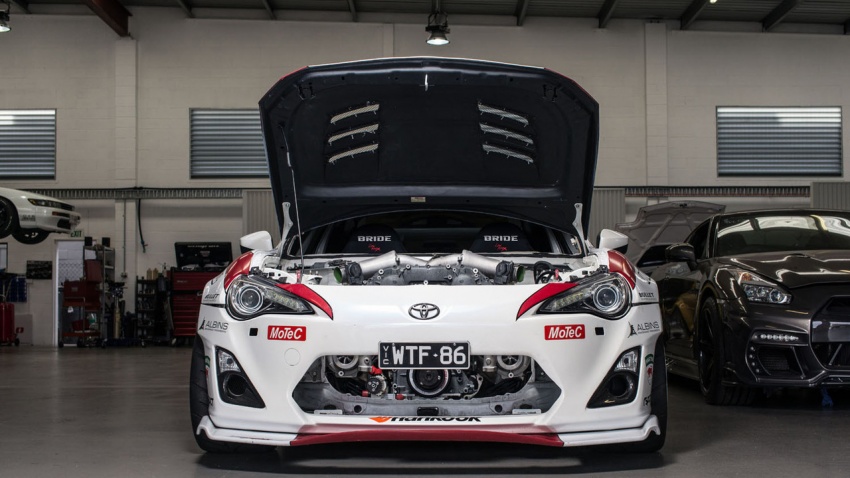 Toyota 86 goes mad, gets 1,000 hp Nissan GT-R engine 542313