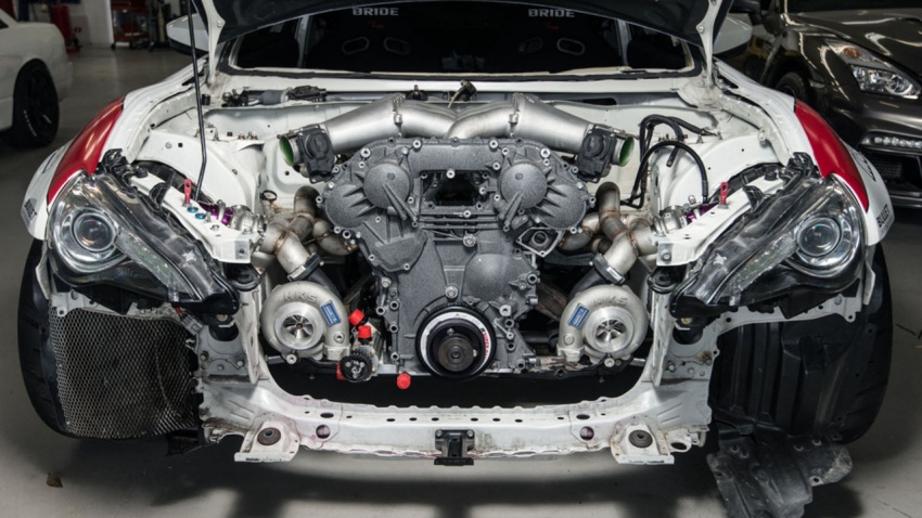 Toyota 86 goes mad, gets 1,000 hp Nissan GT-R engine 542316