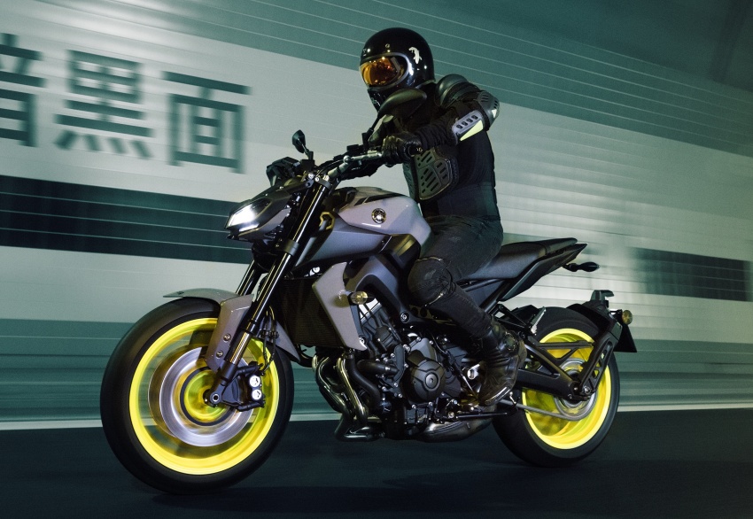 2017 Yamaha MT-09 updated for the new year – now with LED lights, quickshifter and upgraded suspension 559428