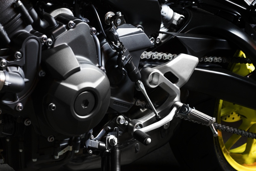 2017 Yamaha MT-09 updated for the new year – now with LED lights, quickshifter and upgraded suspension 559435