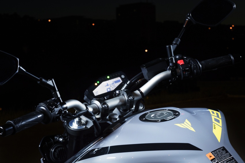 2017 Yamaha MT-09 updated for the new year – now with LED lights, quickshifter and upgraded suspension 559437