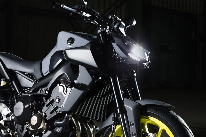 2017 Yamaha MT-09 updated for the new year – now with LED lights, quickshifter and upgraded suspension 559439