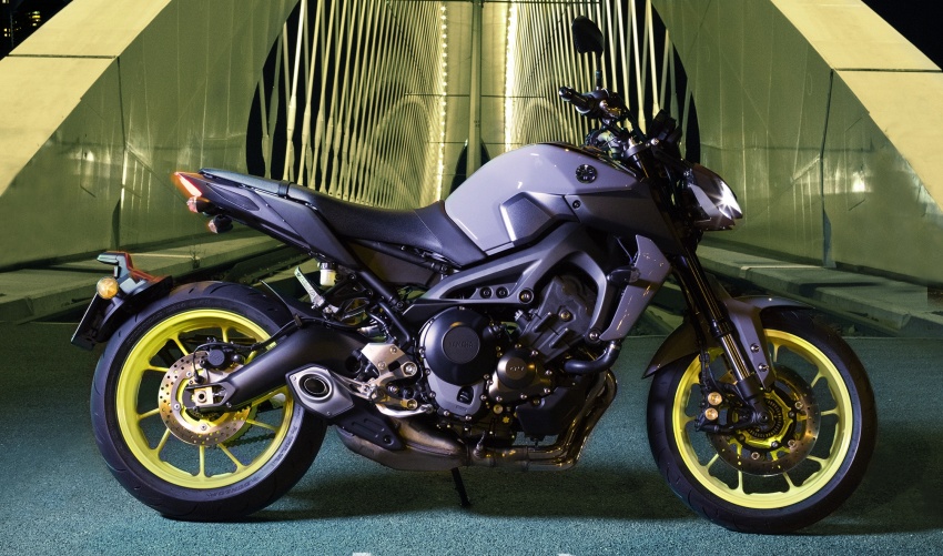 2017 Yamaha MT-09 updated for the new year – now with LED lights, quickshifter and upgraded suspension 559443
