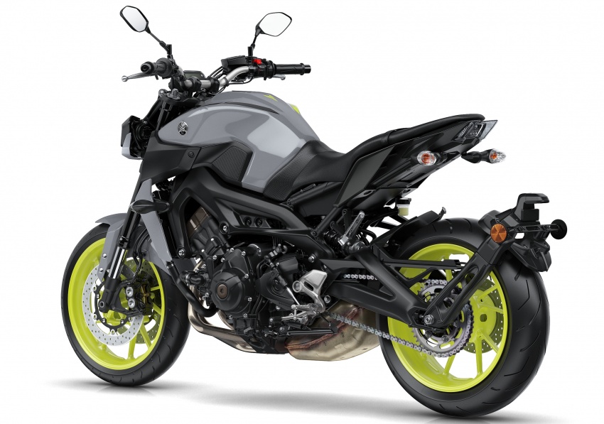 2017 Yamaha MT-09 updated for the new year – now with LED lights, quickshifter and upgraded suspension 559421