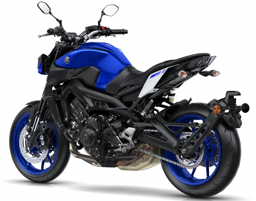 2017 Yamaha MT-09 updated for the new year – now with LED lights, quickshifter and upgraded suspension 559424