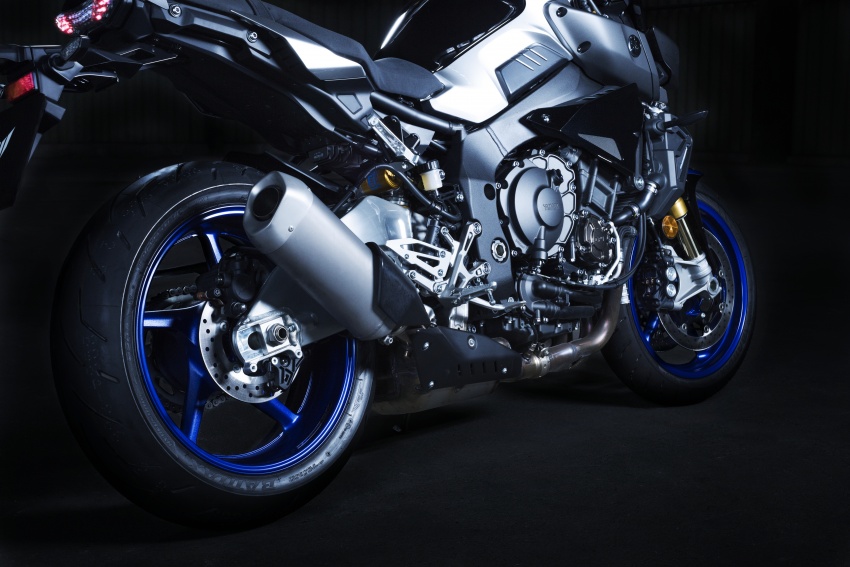 2017 Yamaha MT-10 updated with quickshifter, MT-10 SP gets YZF-R1M tech, Ohlins electronic suspension 559918
