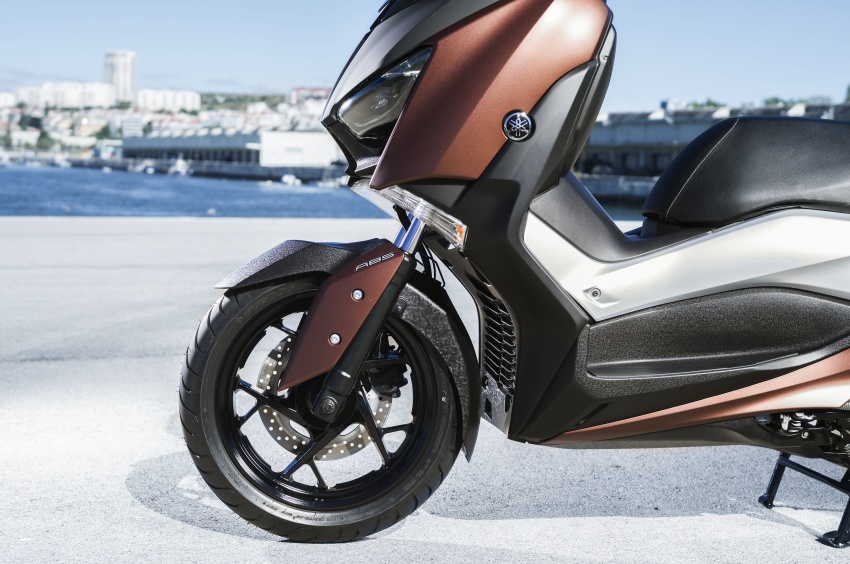 2017 Yamaha X-Max 300 scooter launched in Europe 565673