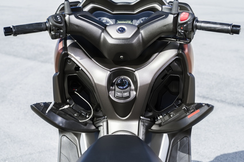 2017 Yamaha X-Max 300 scooter launched in Europe 565686