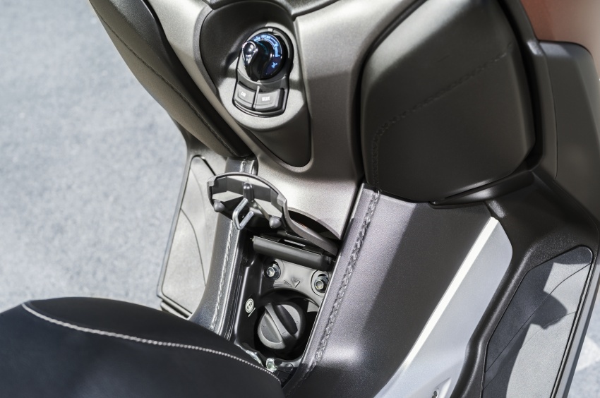 Yamaha X-Max 300 2017 dilancar di Eropah – 27.6 hp 565858