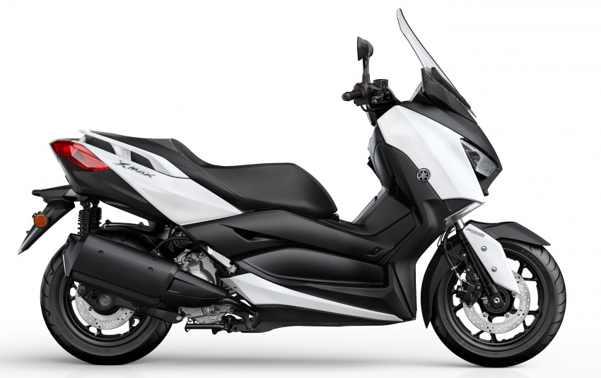 2017 Yamaha X-Max 300 scooter launched in Europe 565714