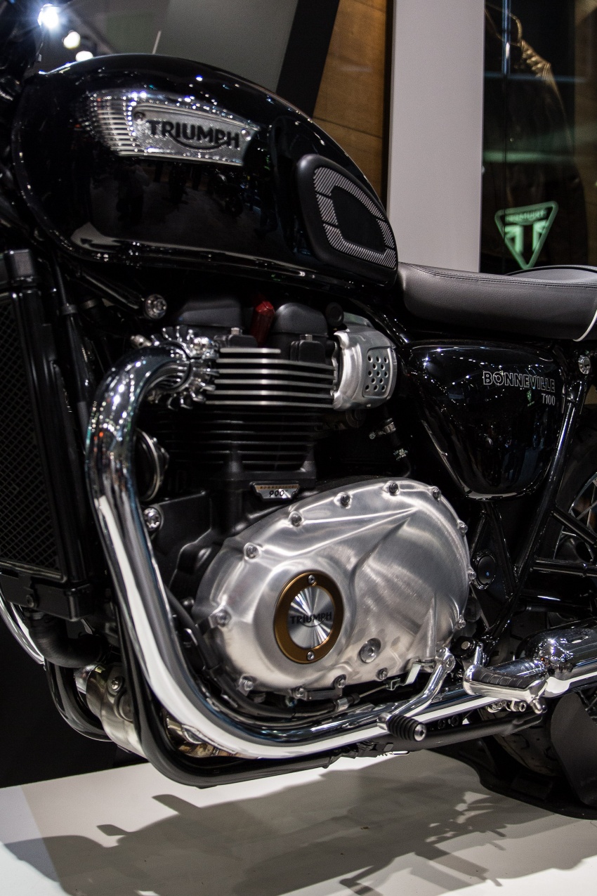2017 Triumph Modern Classics adds T100 and T100 Black – 900 cc, 18% more torque, traction control 561709