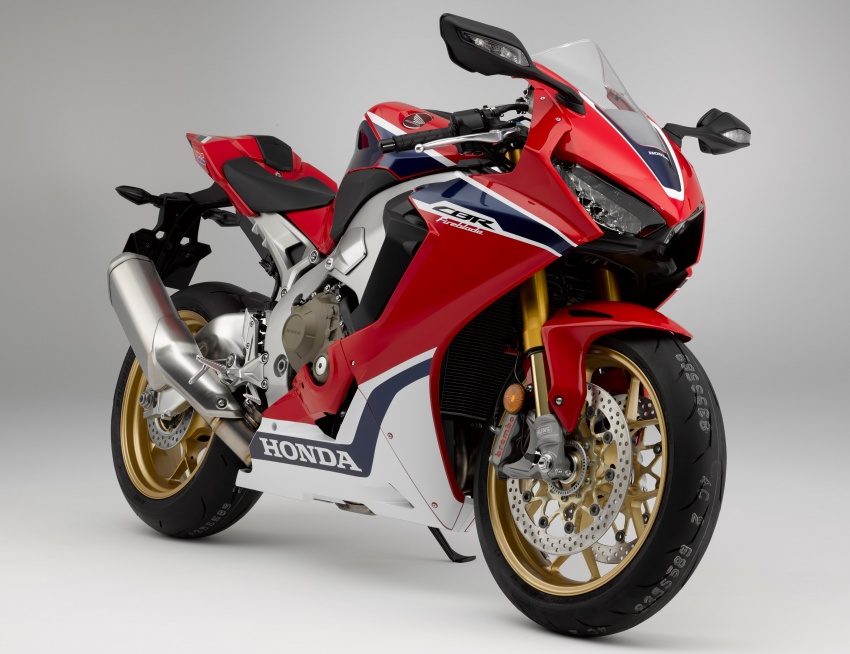 2017 Honda CBR1000RR Fireblade SP and SP2 – taking the fight to the black and green machine 558795