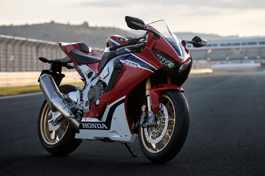 2017 Honda CBR1000RR Fireblade SP and SP2 – taking the fight to the black and green machine 558792