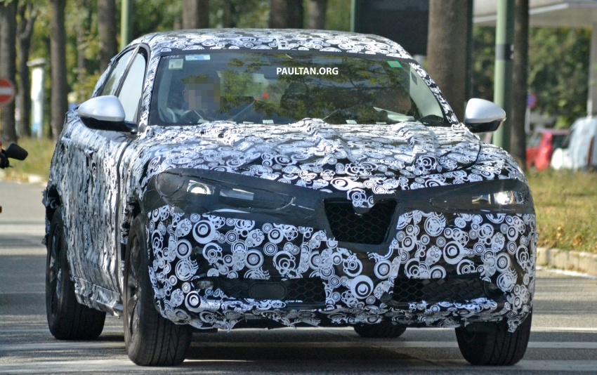 SPIED: Alfa Romeo Stelvio SUV with less disguise 568511