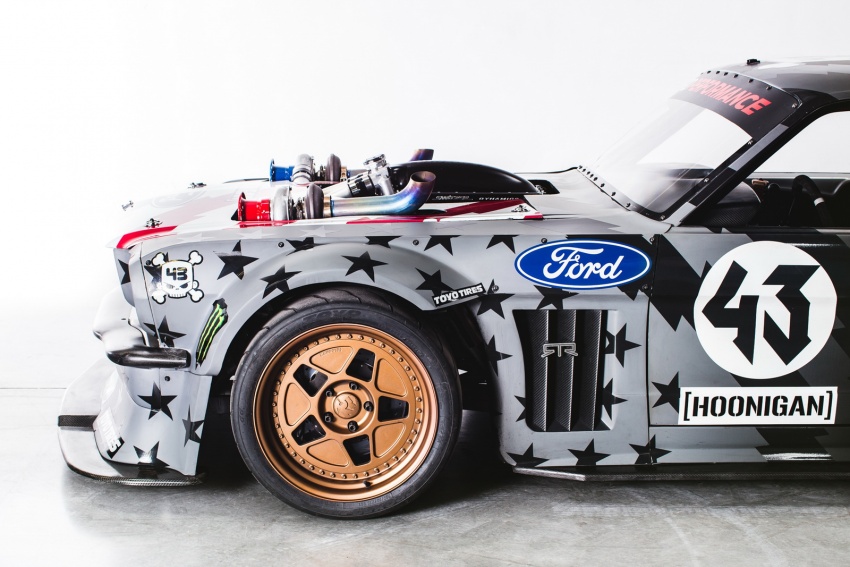 Ken Block’s Hoonicorn V2 – 1965 Ford Mustang gets 1,400 hp thanks to twin turbochargers, methanol fuel 562853