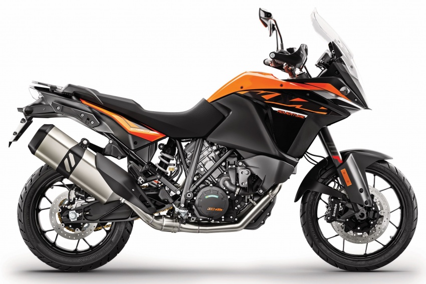 2017 KTM Adventure motorcycle range revamped – new 1090 and 1290 enduros replace the 1050 and 1190 560848