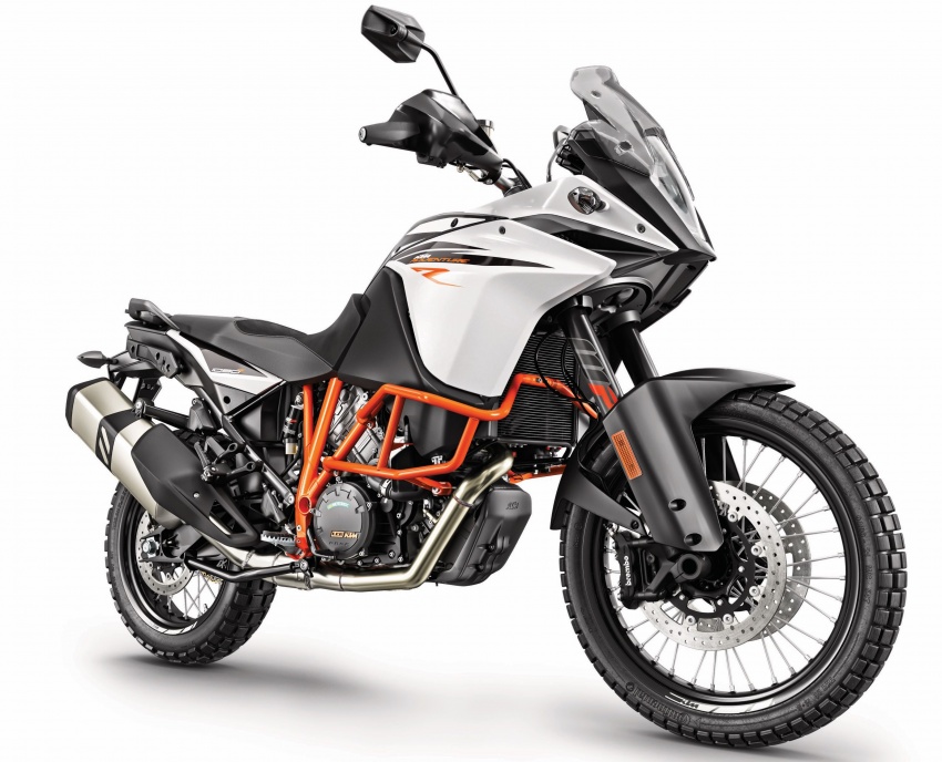 2017 KTM Adventure motorcycle range revamped – new 1090 and 1290 enduros replace the 1050 and 1190 560849