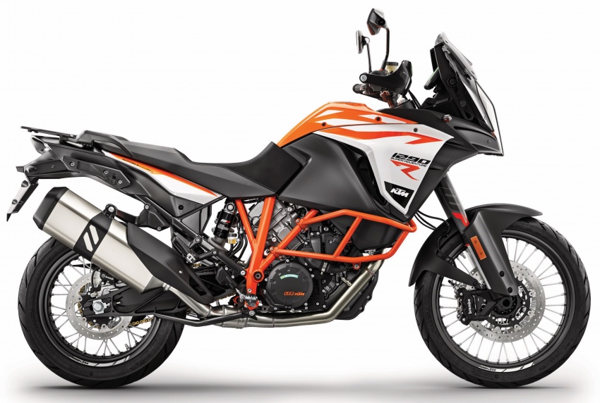 2017 KTM Adventure motorcycle range revamped – new 1090 and 1290 enduros replace the 1050 and 1190 560852