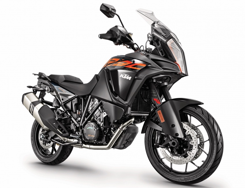 2017 KTM Adventure motorcycle range revamped – new 1090 and 1290 enduros replace the 1050 and 1190 560854